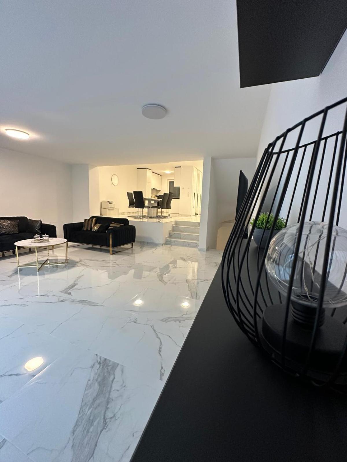 Hm Am Waldrand Villa *